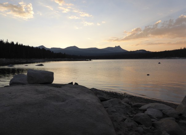 gl P1050070 lake silver pink rocks